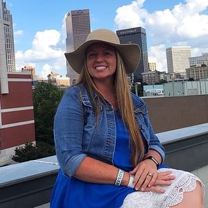 Meet your Posher, Sierra Faulkner